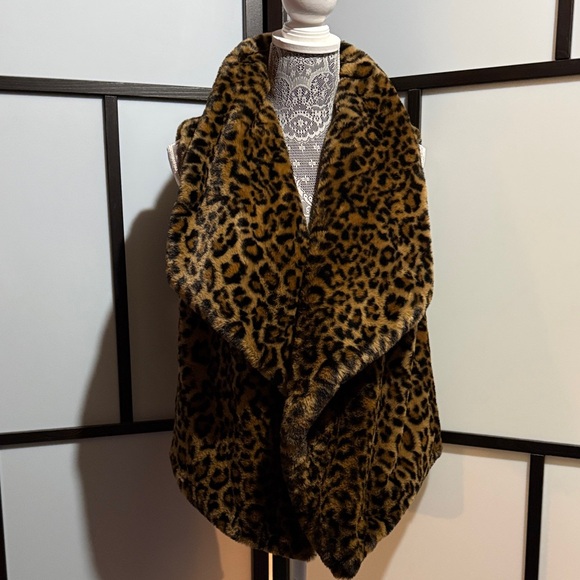 Catherine Malandrino Jackets & Blazers - Catherine Malandrino Animal Print Faux Fur Vest